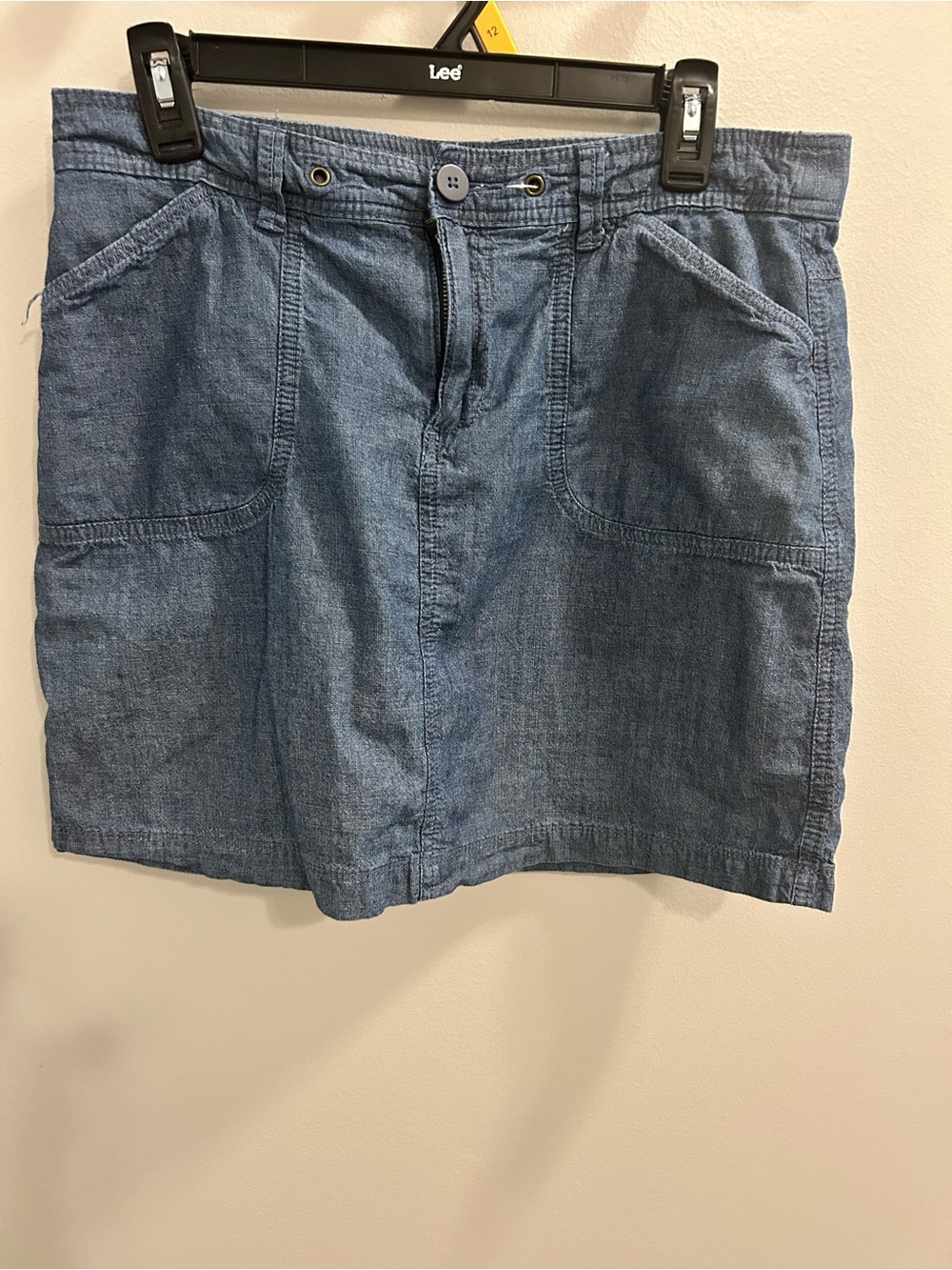 White Stag Dark Blue Skorts with Button Detail.  Look alike denim.  Size 8.